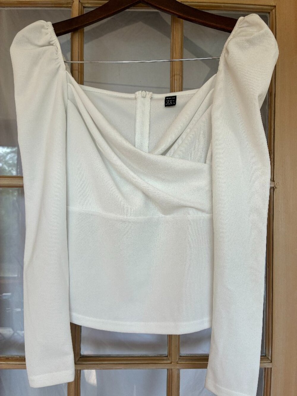 Shein, size 2, long sleeve dress shirt, figure flattering design